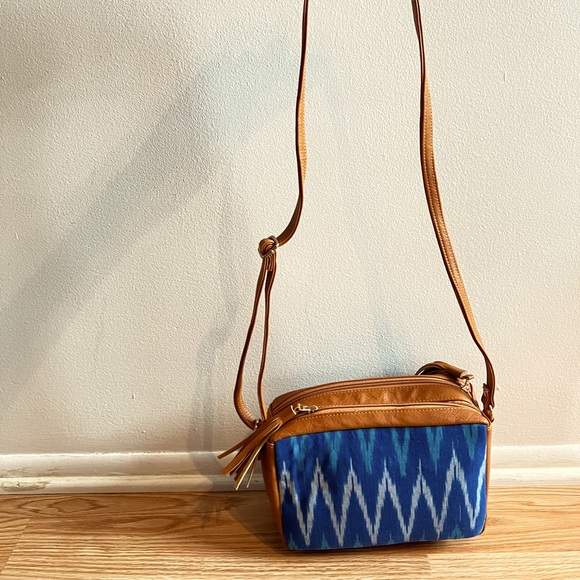 Blue ikat pattern crossbody bag - Picture 2 of 4